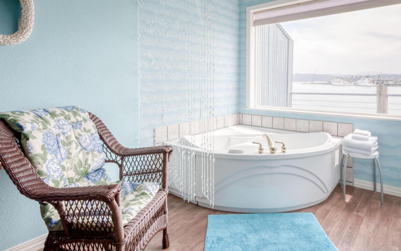 Ocean'S Edge - Anchor Pier Lodge ニューポート エクステリア 写真